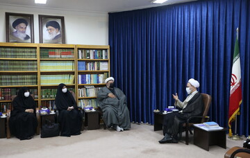 تصاویر/ دیدار رئیس دانشگاه حضرت معصومه(س) با آیت الله اعرافی