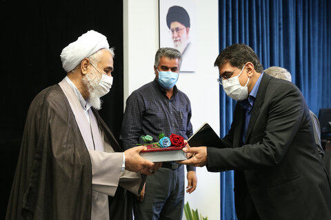 تصاویر / تقدیر امام جمعه قزوین از پزشکان