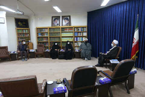 تصاویر/ دیدار رئیس دانشکده حضرت معصومه(س) با آیت الله اعرافی