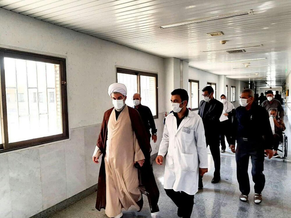 امام جمعه بویین زهرا از کادر درمان تقدیر کرد + عکس