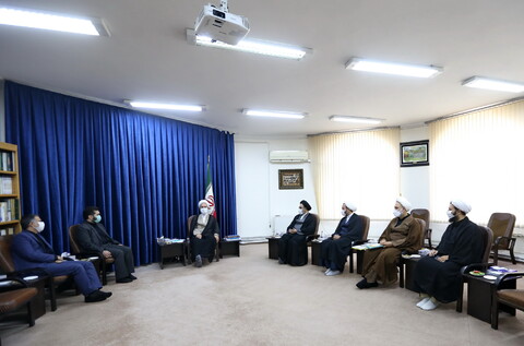 تصاویر/ دیدار رئیس شورای عالی استان ها با آیت الله اعرافی
