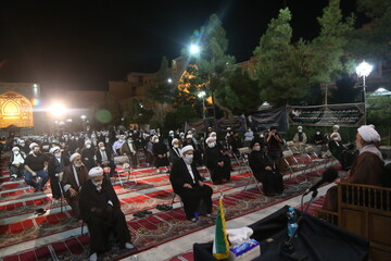 حوزه علمیه باید ملاّ تربیت کند/طلبه ای نفوذ کلام دارد که ملاّ باشد