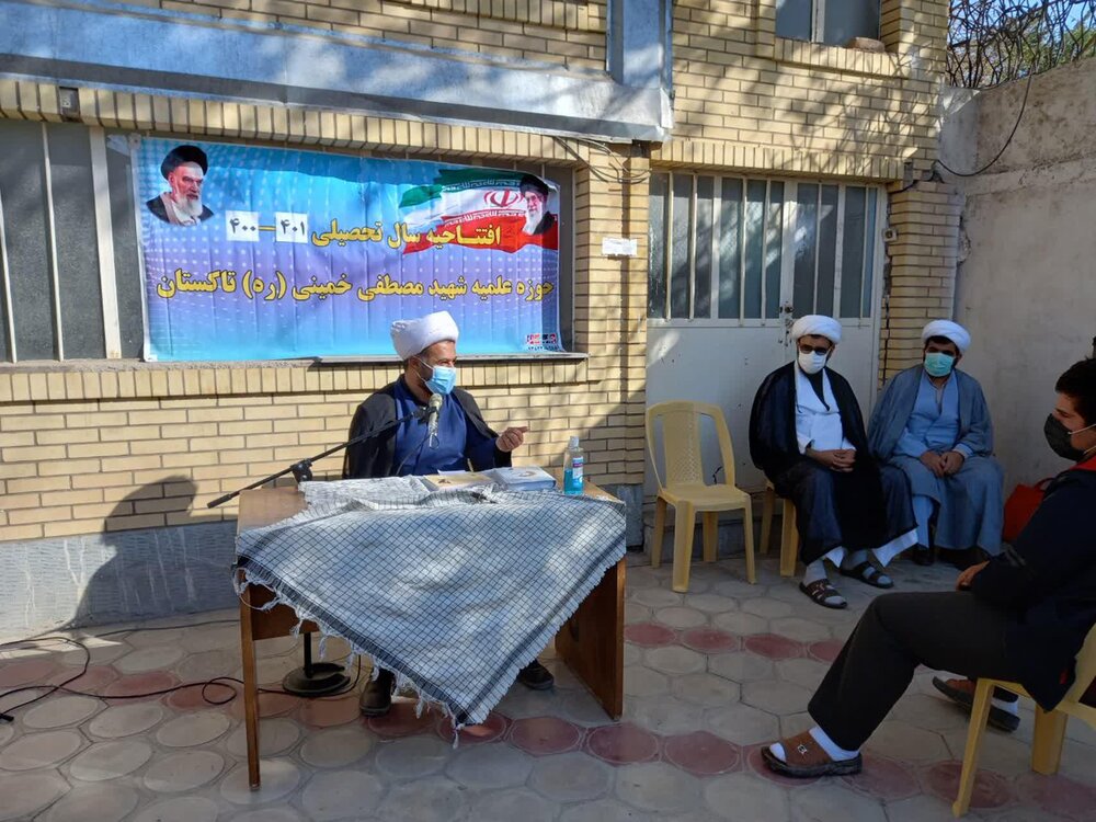 حوزه های علمیه به ابزارهای نوین اطلاع رسانی مجهز شوند