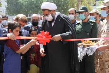 افتتاح مجمتع اداری فرهنگی شهید مدنی(ره) همدان توسط یک نوجوان