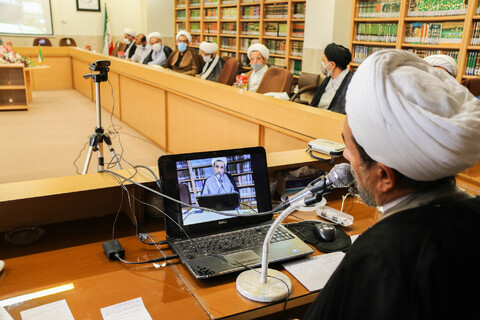 تصاویر/ گردهمایی حضوری و آنلاین معاونین آموزش مدارس علمیه حوزه اصفهان