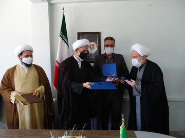 تصاویر/ تفاهم نامه میان نهادهای حوزوی و جمعیت هلال احمر استان آذربایجان شرقی