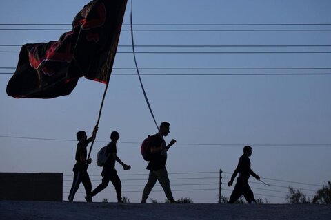 پیاده روی زائران اربعین حسینی در مسیر کربلا -۳