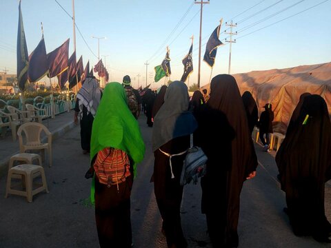 پیاده روی زائران اربعین حسینی در مسیر کربلا -۳