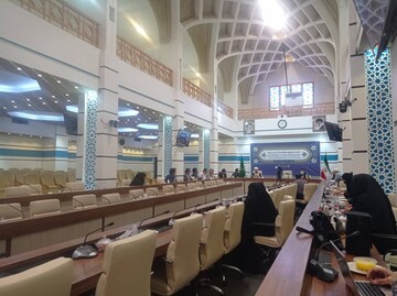 برخی به برکت شهدا پست و مقام گرفته اند ولی  به شهدا بی اعتنا هستند