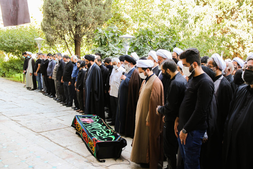 تشییع و تدفین پیکر مدیر سابق مدرسه علمیه جده بزرگ اصفهان + عکس