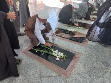 تصاویر/ تجدید میثاق روحانیت استان ایلام با شهدا به مناسبت هفته دفاع مقدس