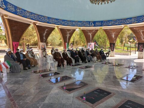 تجدید میثاق روحانیت استان ایلام با شهداء به مناسبت هفته دفاع مقدس