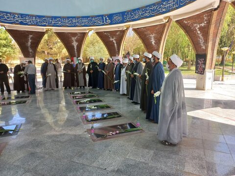 تجدید میثاق روحانیت استان ایلام با شهداء به مناسبت هفته دفاع مقدس
