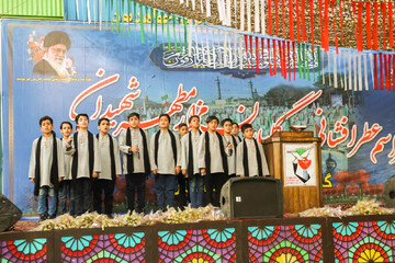 تصاویر/ مراسم غبارروبی و گل افشانی قبور شهدای اصفهان به مناسبت هفته دفاع مقدس