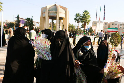 تصاویر/ مراسم غبارروبی و گل افشانی قبور شهدای اصفهان به مناسبت هفته دفاع مقدس