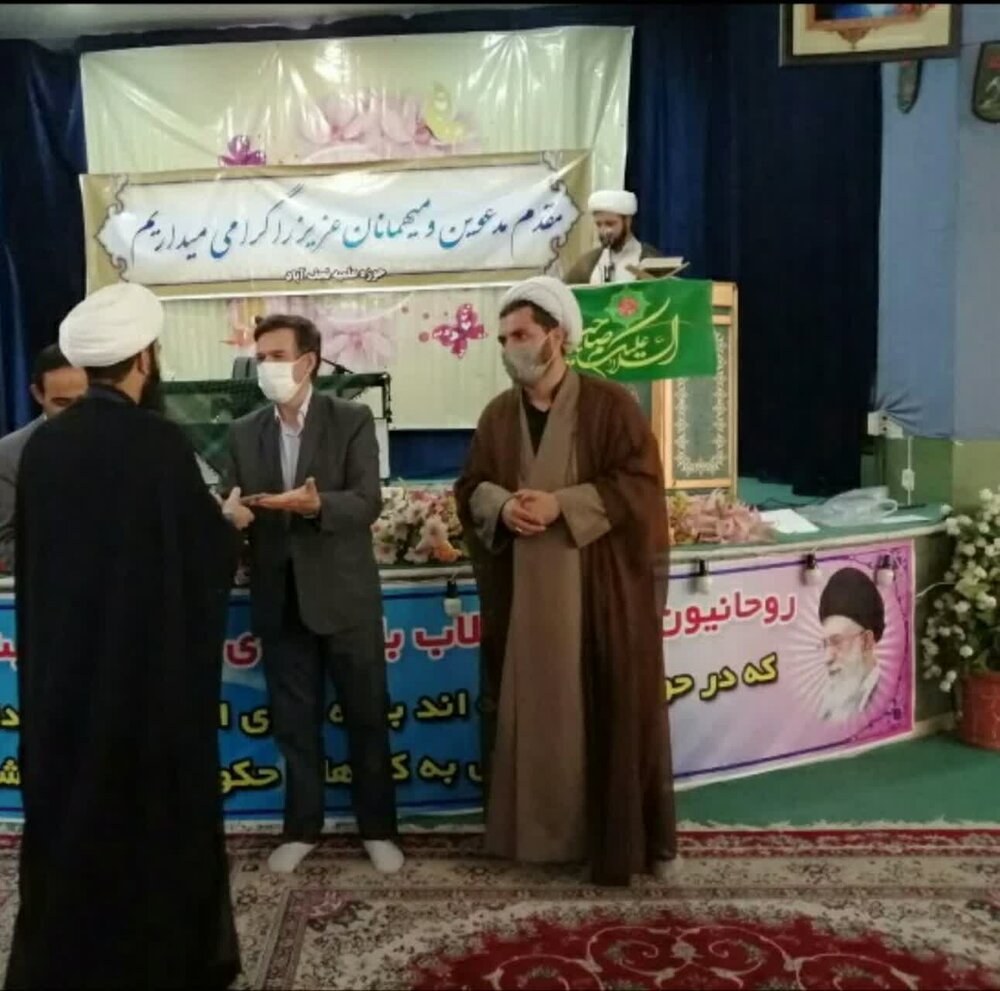 تجلیل از ۱۰۰ امام جماعت مدارس نجف آباد + عکس