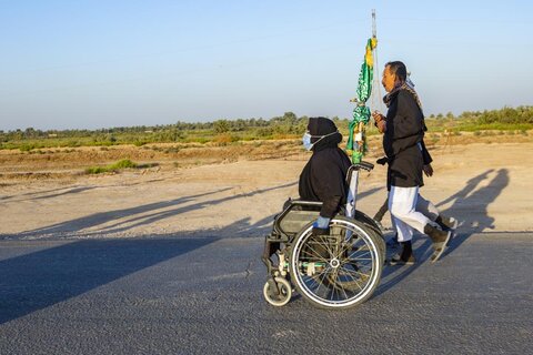 پیاده روی زائران حسینی در مسیر کربلا - ۶