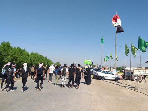 پیاده روی زائران حسینی در مسیر کربلا - ۶