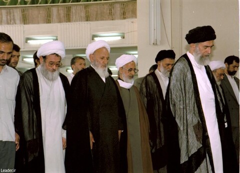 تصاویری از مرحوم علامه حسن‌زاده آملی در کنار رهبر معظم انقلاب