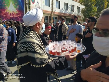 در مسیر خدمت به زائران اربعین فقط با خدا معامله کنید