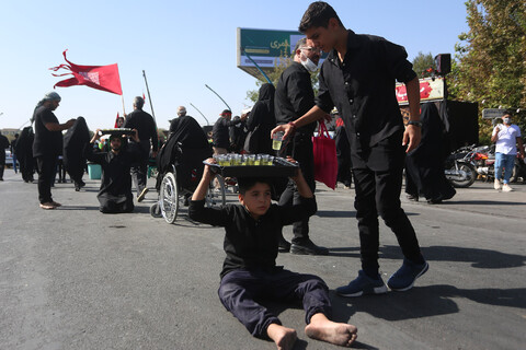 تصاویر/ پیاده روی جاماندگان اربعین در اصفهان