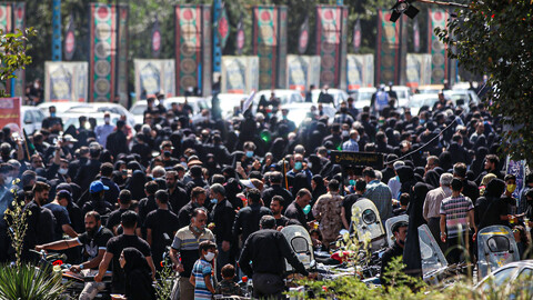 تصاویر/ پذیرایی موکب داران جامانده اربعین از عزاداران حسینی در اصفهان