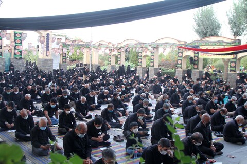 تصاویر / قرائت زیارت اربعین در فضای باز پارک مردم همدان