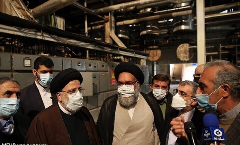 بازدید حجت الاسلام والمسلمین رئیسی از کارخانه قند یاسوج در دوره ریاست قوه قضائیه