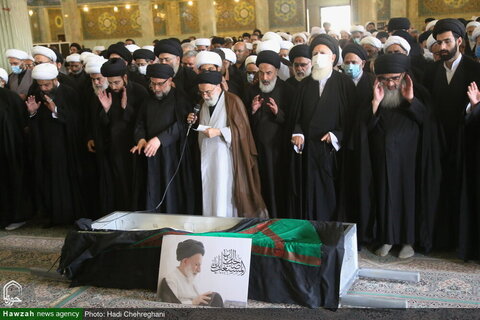 بالصور/ تشييع جثمان آية الله السيد محمد رجائي الموسوي بقم المقدسة