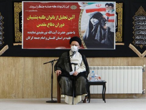 تجلیل از بانوان طلبه پشتیبان جنگ در استان گلستان