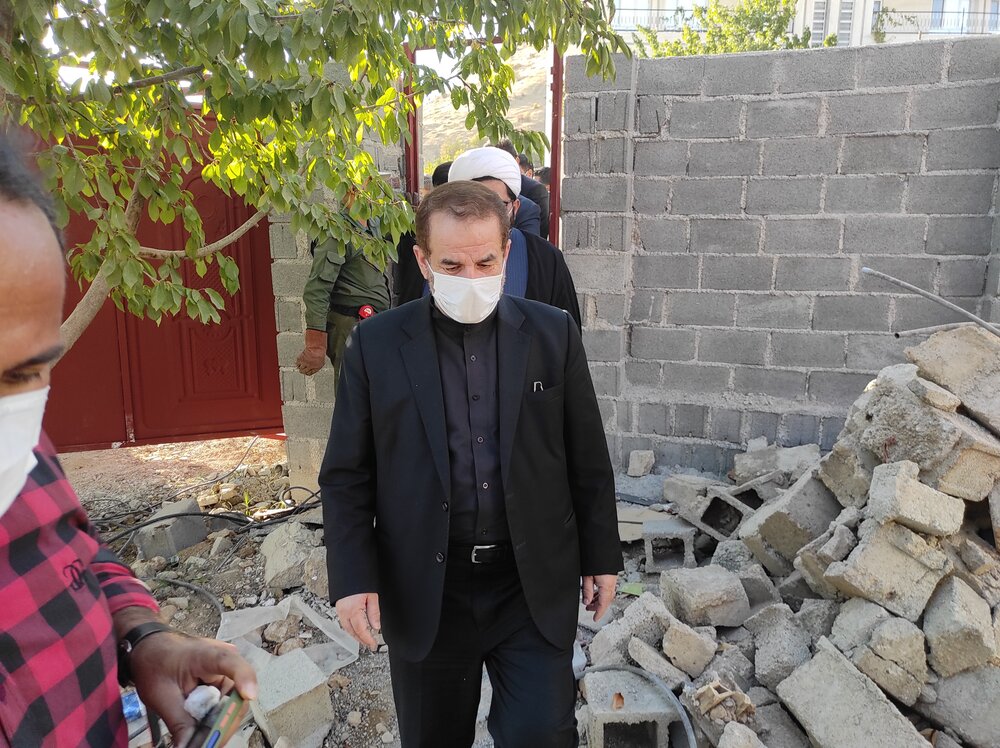 بازدید استاندار جدید از شهر زلزله زده ای سی سخت