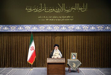 فیلم | رهبر معظم انقلاب: کسانی که توهم تأمین امنیت بوسیله بیگانگان را دارند سیلی خواهند خورد