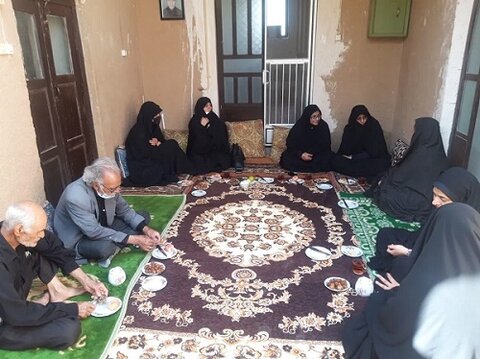 مسئولان مدرسه علمیه الزهرا(س) بافق، با خانواده شهید هاشم زعیمیان دیدار کردند