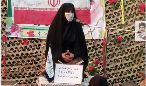 جمهوری اسلامی زنان را از بی هویتی نجات داد