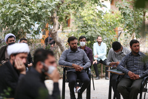 تصاویر / امام جمعه قزوین در جمع طلاب مدرسه علمیه سردارین قزوین