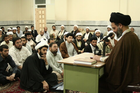 تصاویر آرشیوی از مراسم افتتاحیه دوره آموزشی مدیریت مسجد در مدرسه عالی دارالشفاء - مهرماه ۱۳۸۶