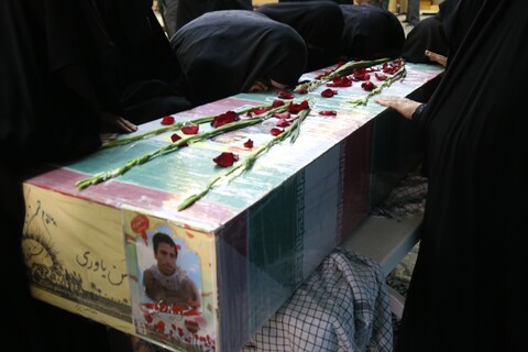 تصاویر/ مراسم وداع مردم با شهید دانش آموز یزدی