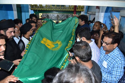 لکھنؤ میں امام علی رضا (ع) کے پرچم کی زیارت کرائی گئی