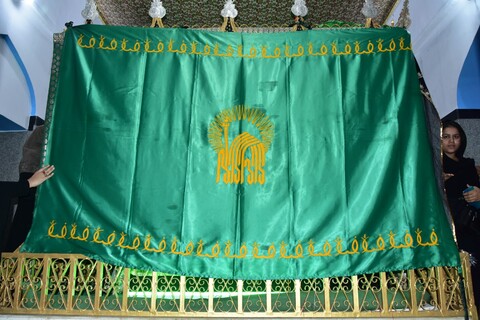 امام علی رضا علیہ السلام کے پرچم کی زیارت لکھنؤ میں کرائی گئی