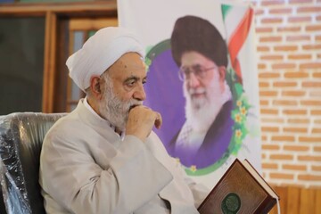 فیلم | روایت استاد قرائتی از دیدار با خانواده شهدای طلبه حرم امام رضا(ع)