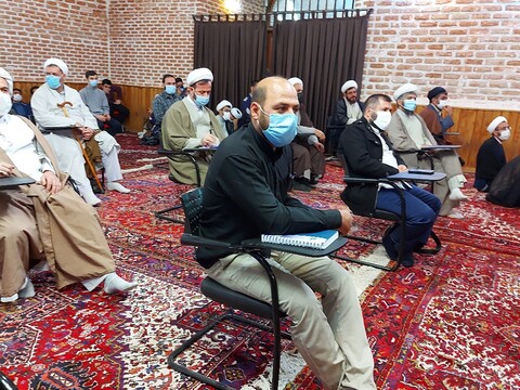 تصاویر/ نشست صمیمی استاد قرائتی با طلاب و روحانیون تبریزی