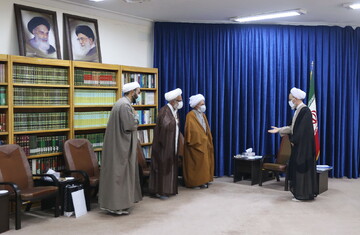 تصاویر/ دیدار تولیت مدرسه علمیه سفیران هدایت خراسان جنوبی با آیت الله اعرافی