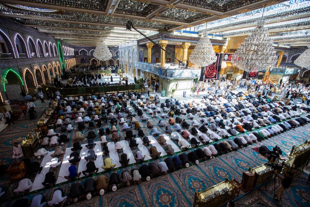 تصاویر/ از سرگیری نماز جماعت حرم امام حسین(ع) و حضرت عباس (ع) بعد از یک سال وقفه
