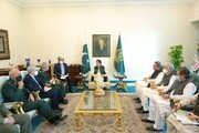 ایرانی مسلح افواج کے سربراہ کی وزیر اعظم پاکستان سے ملاقات، ایران-پاک تعلقات کو مزید مضبوط بنانے پر اتفاق