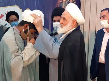 طلاب کاشانی معمم شدند