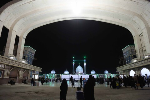 تصاویر/ حال و هوای مسجد مقدس جمکران در شب آغاز امامت منجی عالم بشریت