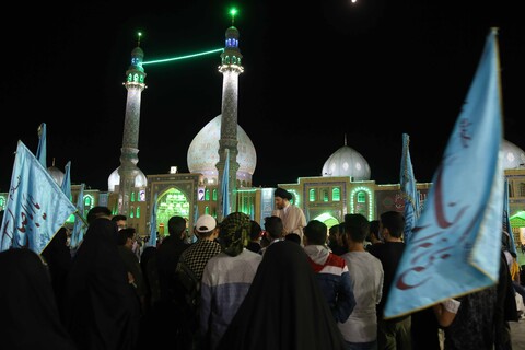 تصاویر/ حال و هوای مسجد مقدس جمکران در شب آغاز امامت منجی عالم بشریت