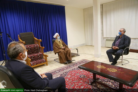 بالصور/ وزير الصحة الإيراني يلتقي بسماحة آية الله جوادي الآملي بقم المقدسة