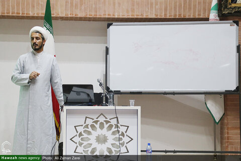 بالصور/ تنظيم ورشة تعليمية بعنوان "مهارات تبيين تفسير القرآن" بمدينة الأهواز جنوبي غرب إيران