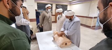 شرکت اساتید و طلاب بسیجی تهران در دوره های کارورزی امدادی و کمک های اولیه